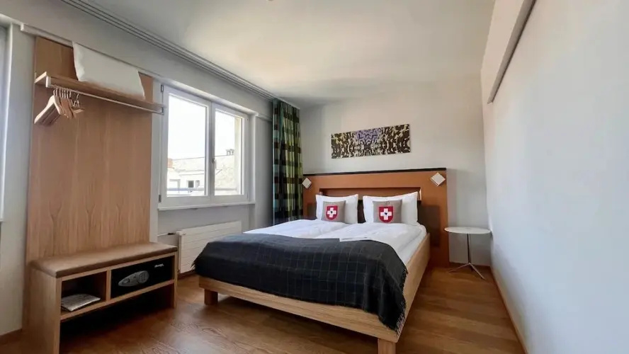 M Double room (twin beds)