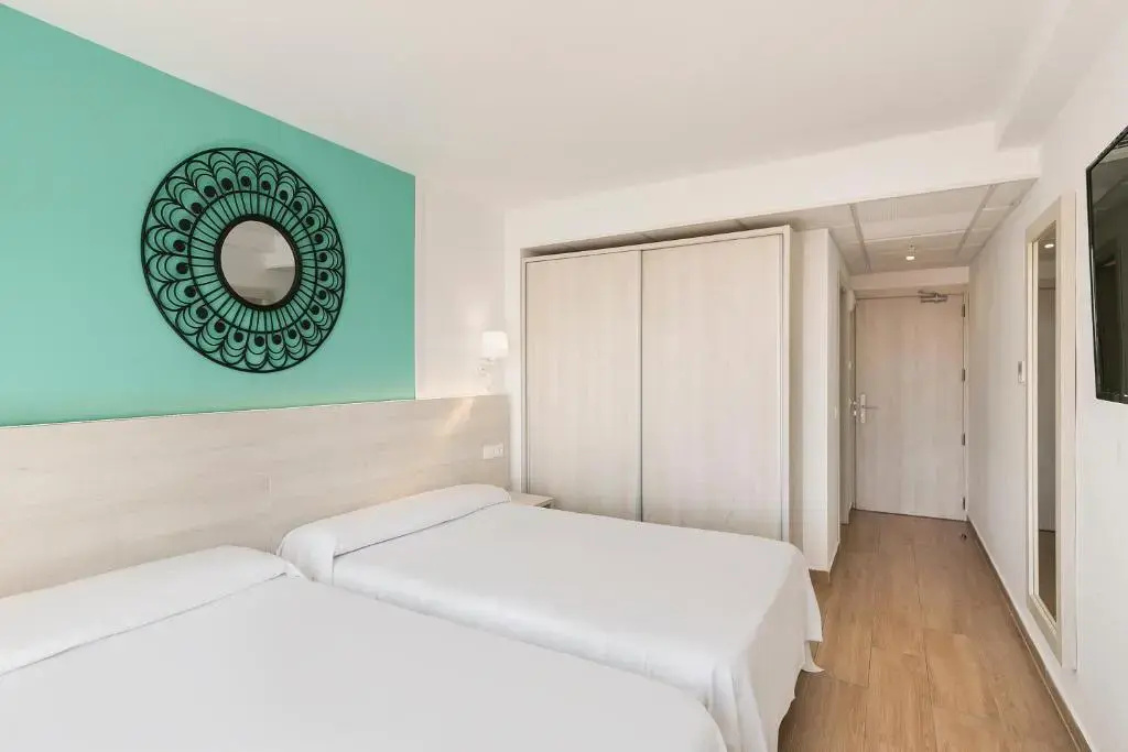 Double room with balcony (full double bed)