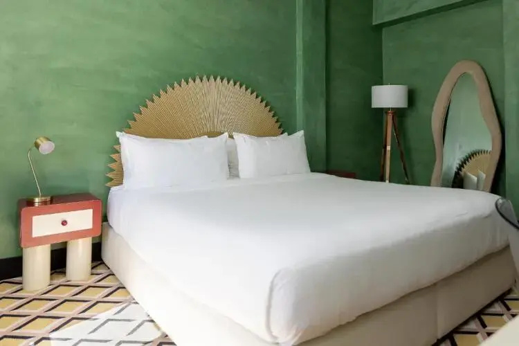 Crest Hotel Suites - Chambres