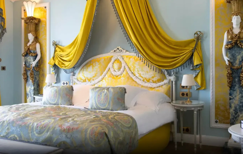 Marie-Antoinette Double Suite (full double bed)