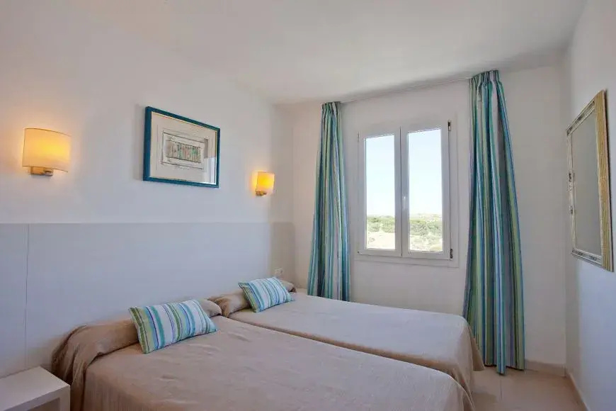 2 Bedrooms Apartment (sofa bed is not guaranteed) with sea view