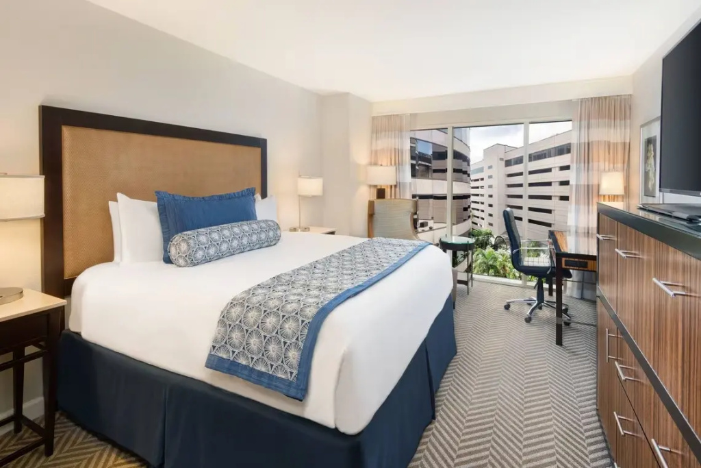 Double room (full double bed)