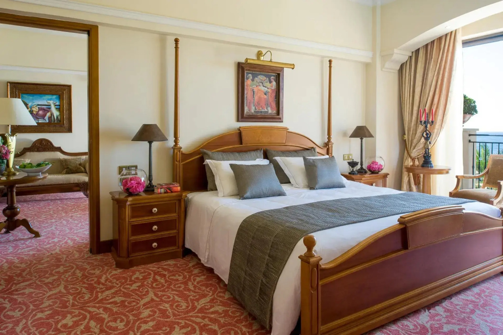 Queen Verenikis Double Suite (full double bed)