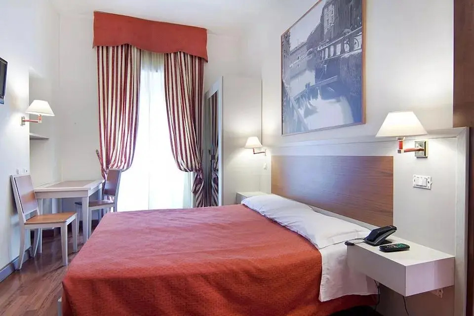 Double room (full double bed)