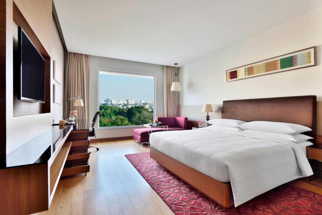 Larger Double room (full double bed)