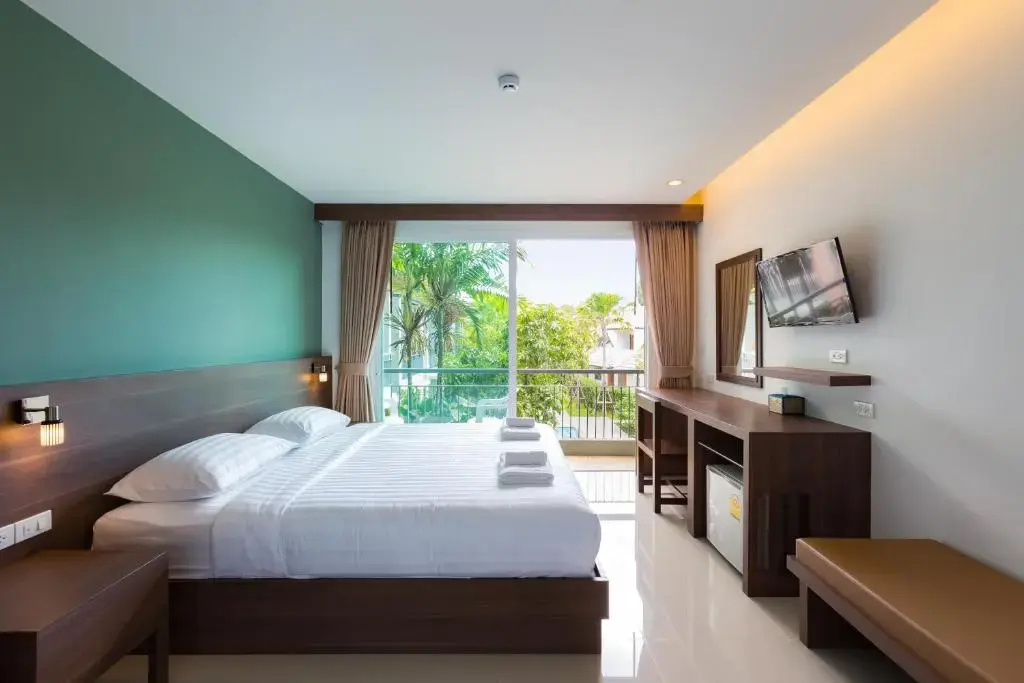 Deluxe Double room with balcony and with pool view (full double bed)
