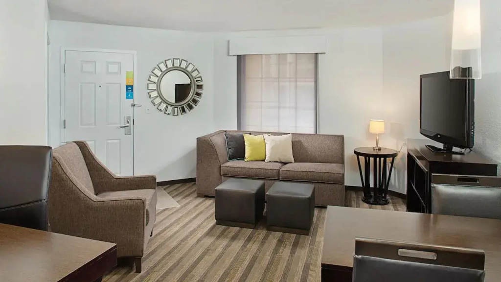 1 Bedroom Accessible Double Suite (full double bed)