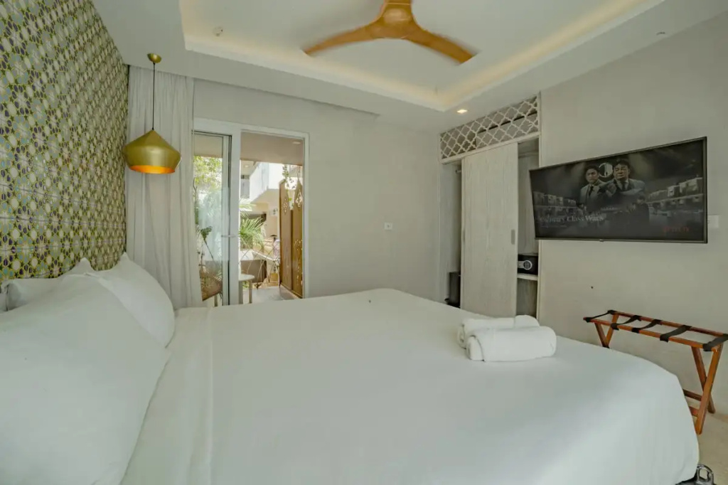 Riad Double room with balcony (full double bed)