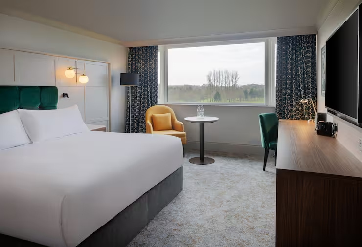 Deluxe Double room with golf view (full double bed)