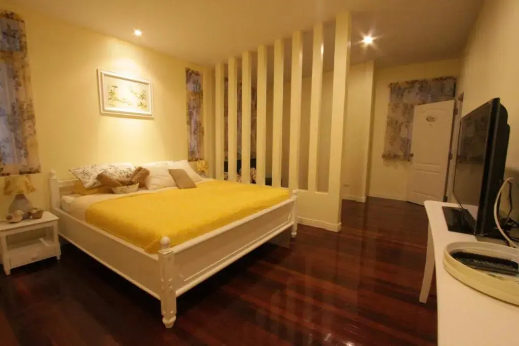 Deluxe Double room (full double bed)
