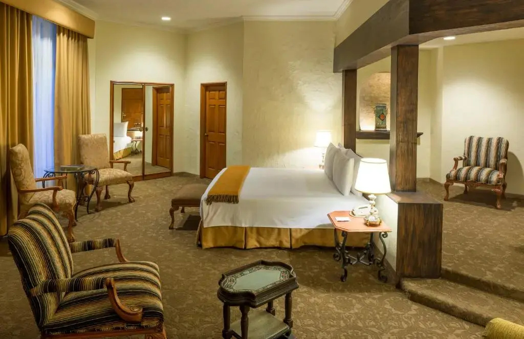 High Class Double Suite full double bed