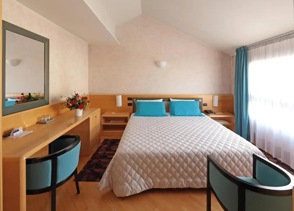 Double room (full double bed)