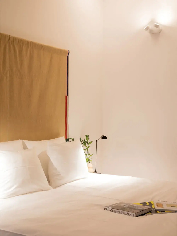 Comfort Double Downtown (full double bed)