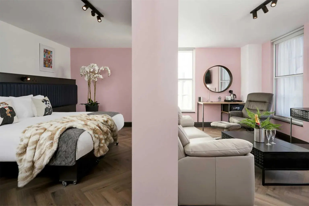 Double Suite (full double bed)