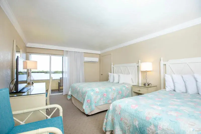 Guest Room with bay view