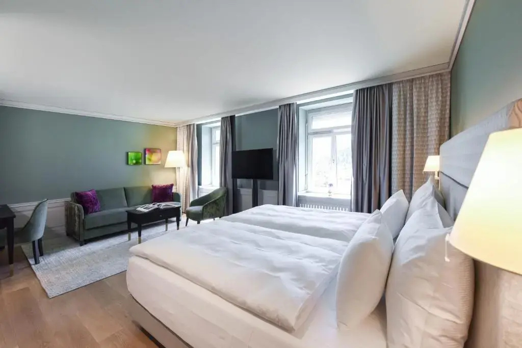 Deluxe Classic Double Cresta room (full double bed)