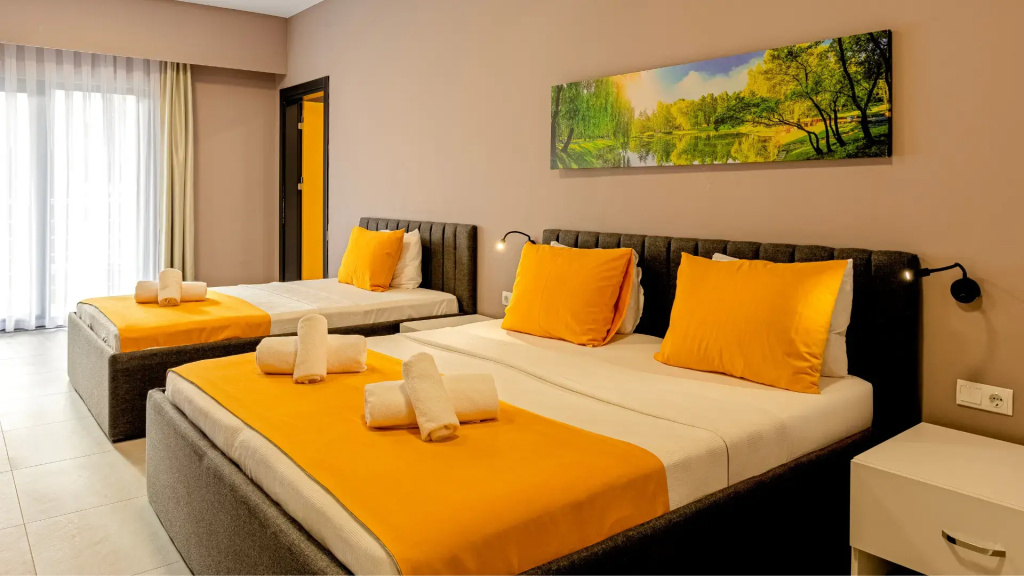 Connection room with garden view