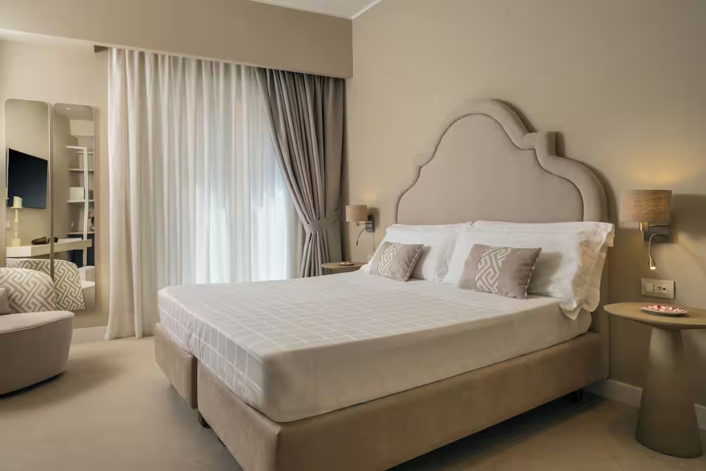 Superior Double room with balcony (full double bed)