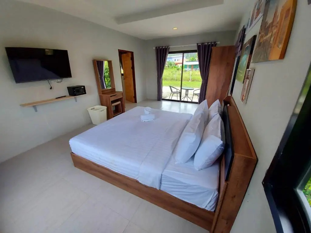 2 Bedrooms Quadruple House