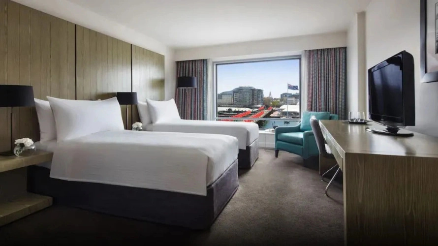 Double room with balcony and Darling Harbour View (twin beds)