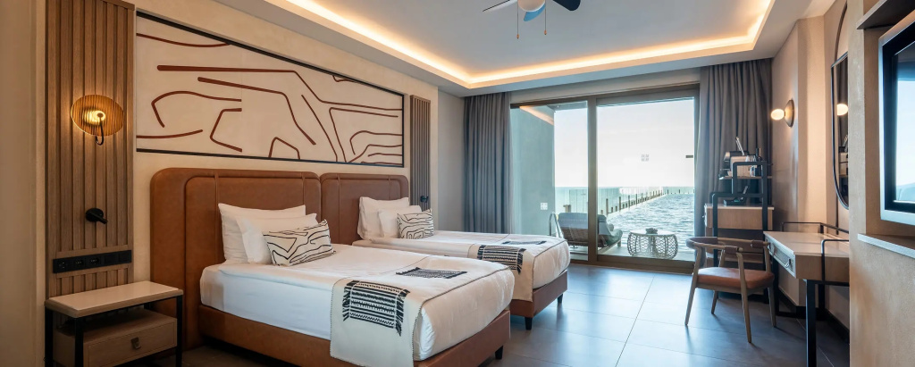 Swim Up Family Suite