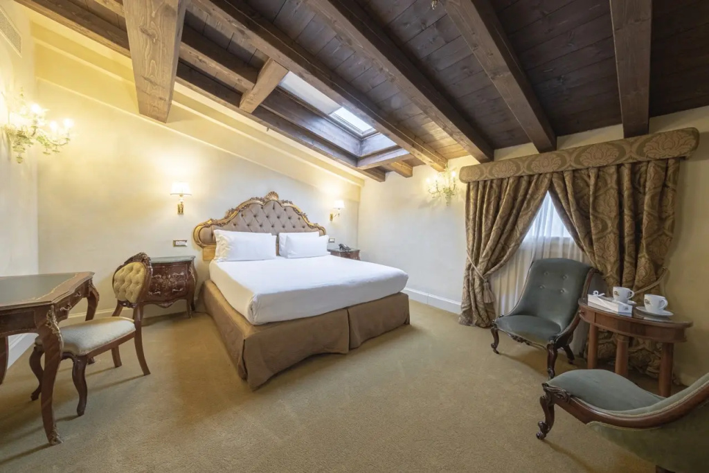 The Casanova Double Suite (full double bed)
