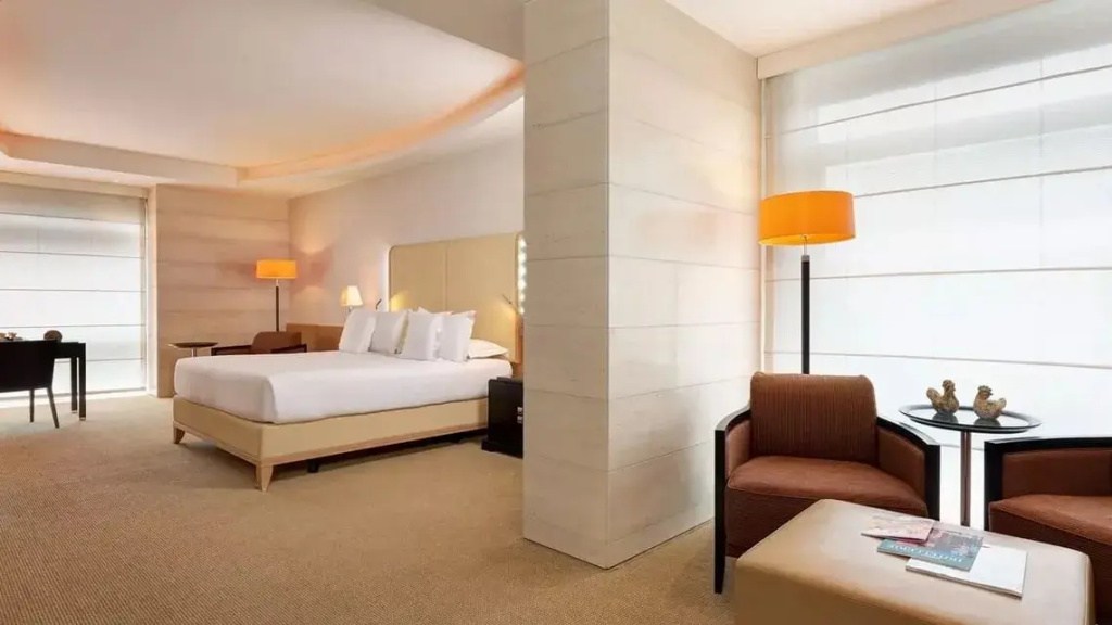 Double Suite (full double bed)