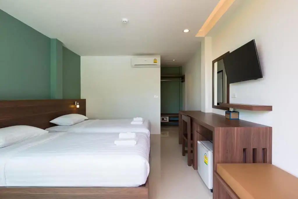 Deluxe Double room with balcony and with pool view (twin beds)