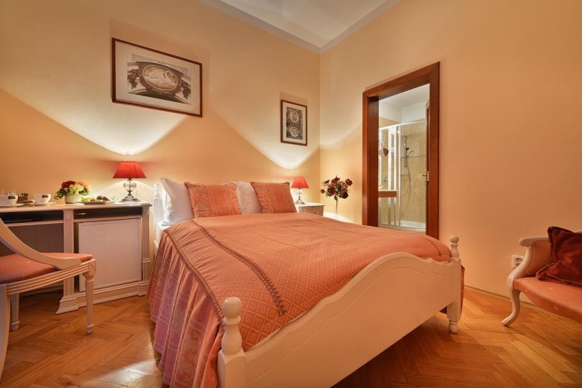 Small Cozy Double room (full double bed) (small)