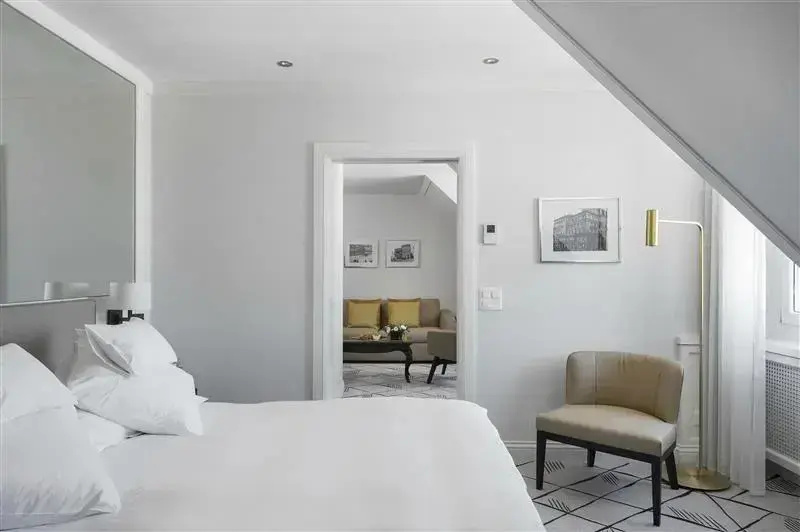 Lifestyle River and Plaza View Double Suite (full double bed)