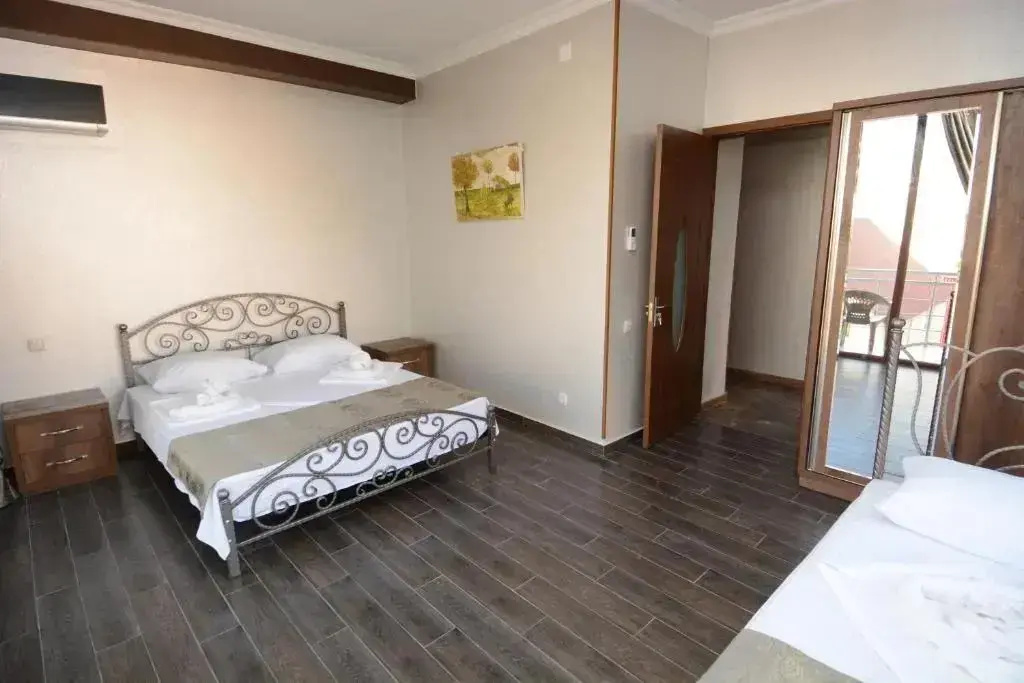 Economy Quadruple room
