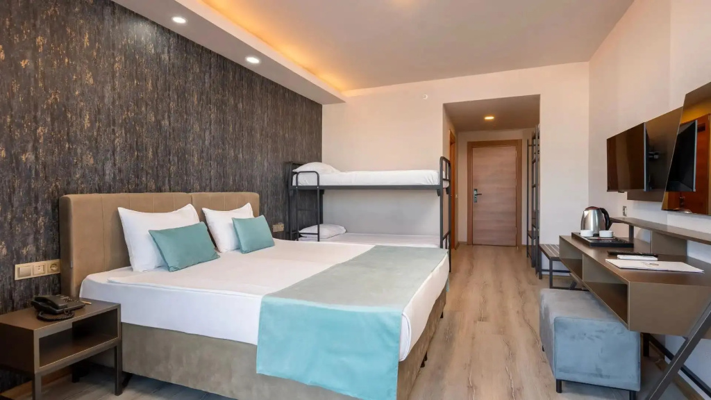 Standard Quadruple room