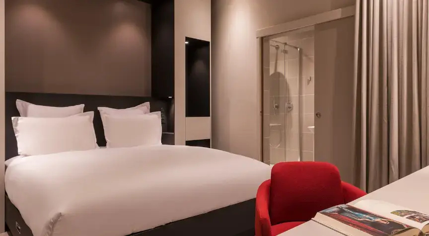 Atrium Cinema without skylight Double room (full double bed)