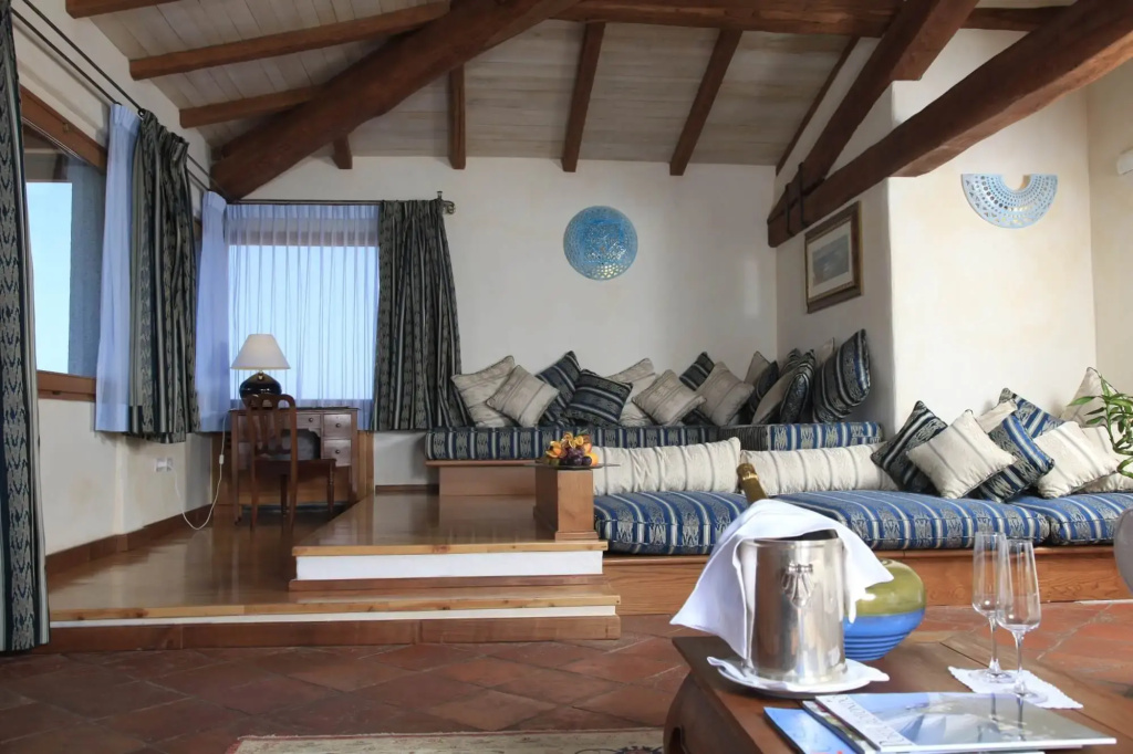 Deluxe Sea View Double Suite (full double bed)