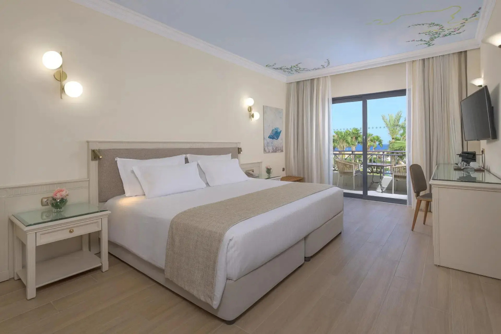 Superior Double Suite with sea view (full double bed)