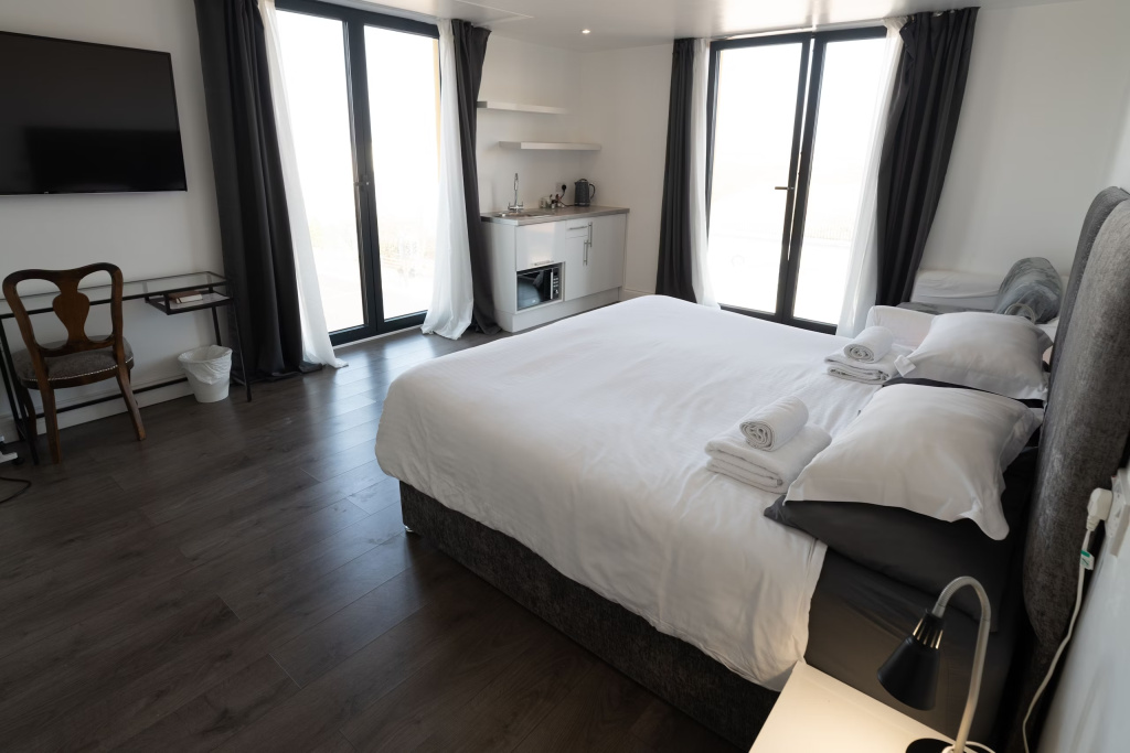 Super Double room (full double bed)
