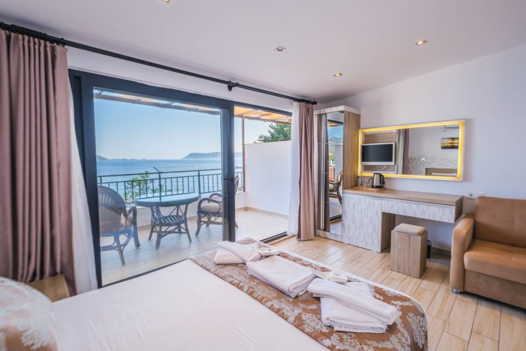 Deluxe Double room with sea view (full double bed)