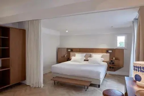 Signature Double room (full double bed)