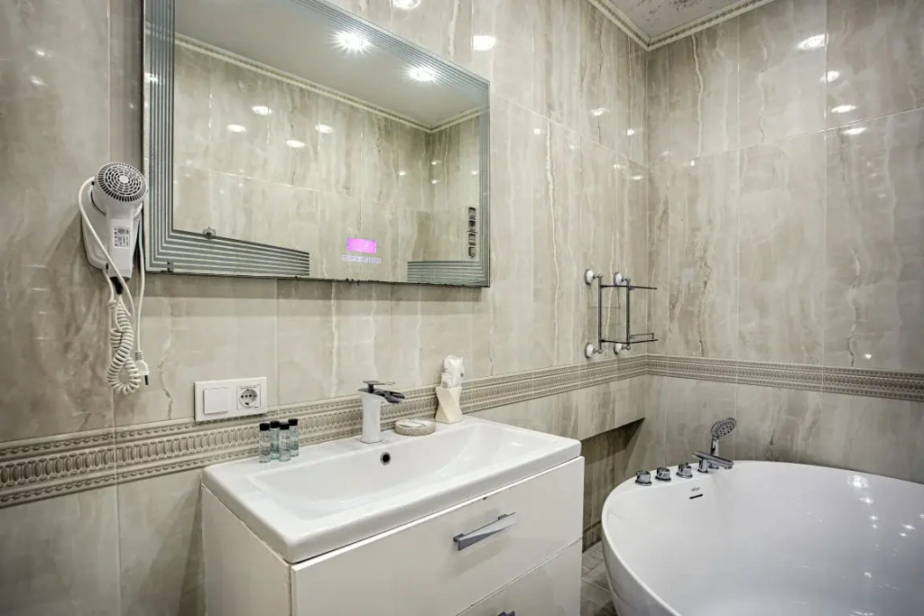 Двухместный номер 24D Deluxe Мансарда с балконом и с видом на море двуспальная кровать в Exclusive Hotel&Apartments