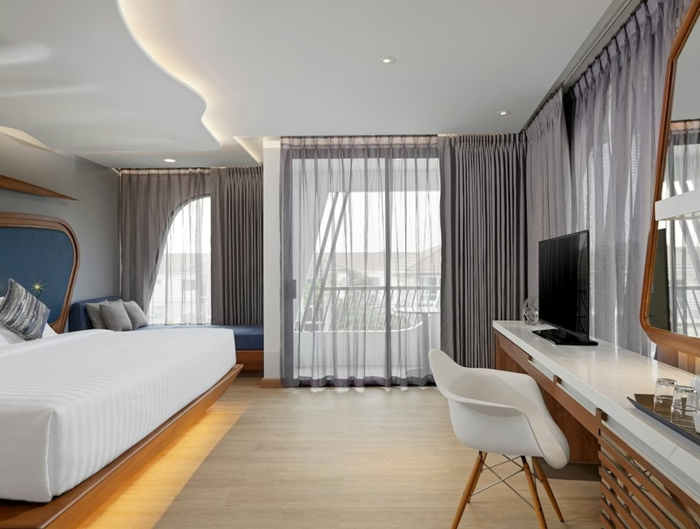 Deluxe Corner Double room (twin beds)