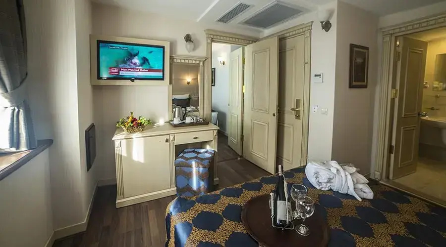 Family Quintuple Suite