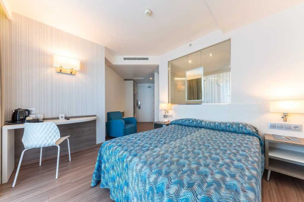 M Double room with sea view (full double bed)