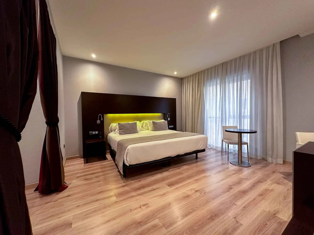 Granada Double Junior Suite (full double bed)