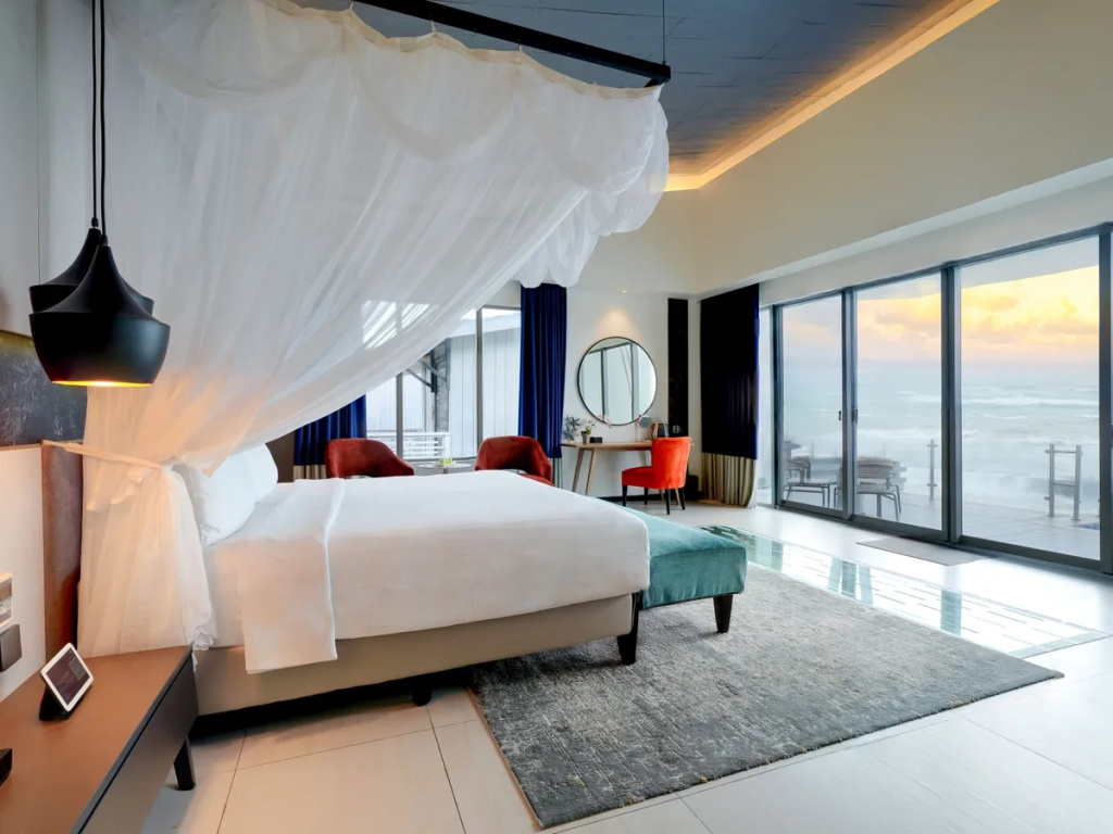 Double Aquavillas full double bed