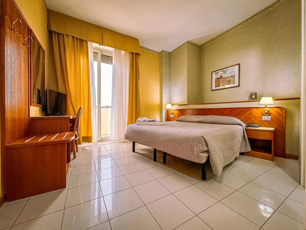 Double room with balcony (full double bed)