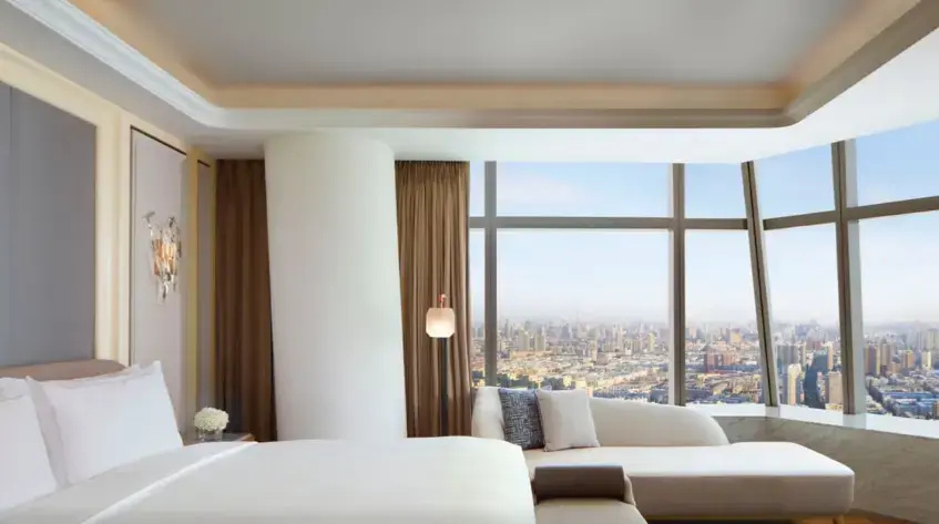 1 Bedroom Club Double Suite with city view (full double bed)