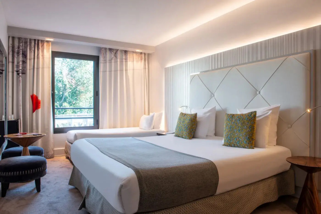 Privilege 3rd and 4th Floor Triple room with Eiffel Tower view