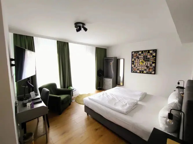 Giant Double room with balcony (twin beds)
