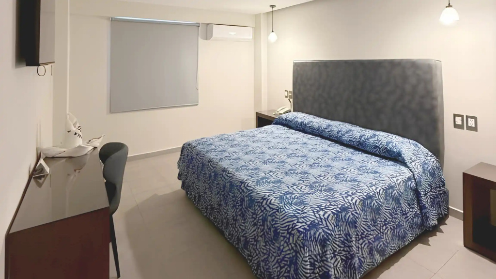 Double room (full double bed)