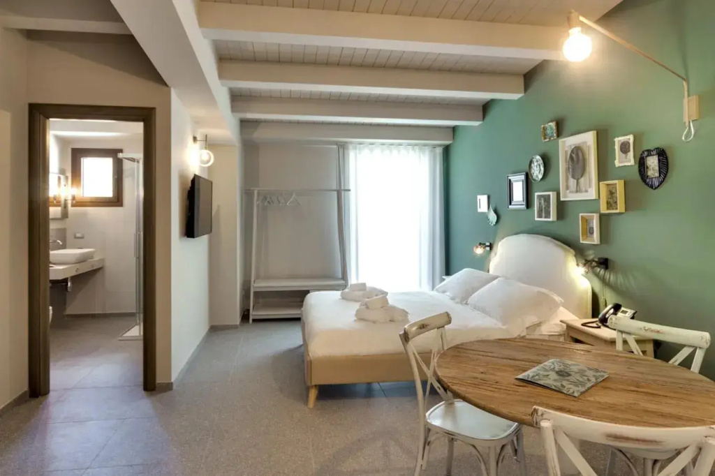 Superior Double room (full double bed)